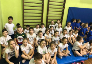 Uczniowie w czasie zawodów sportowych.