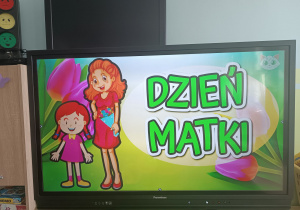 Kadr z filmu edukacyjnego o Dniu Mamy.