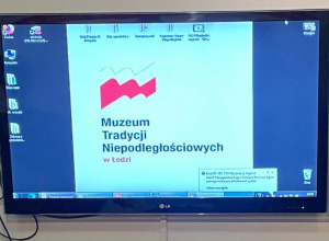 2b na warsztatach w Muzeum Tradycji Niepodległościowych