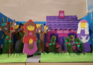 makieta przedstawiająca lekturę "Czerwony Kapturek"