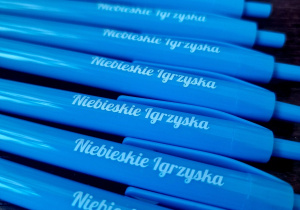 zdjęcie długopisów z napisem Niebieskie Igrzyska