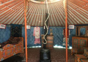Wnętrze jurty tatarskiej w Kruszynianach